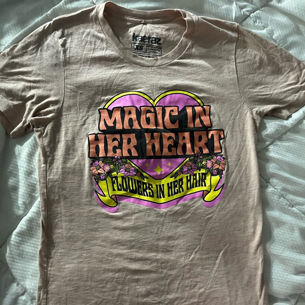 Woman’s XS pink tee